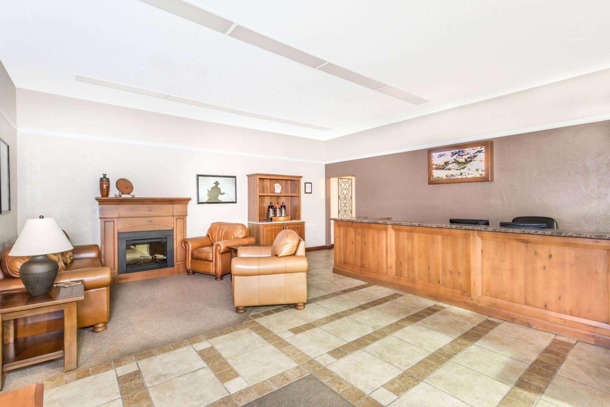 Super 8 By Wyndham Salina/Scenic Hills Area Hotel Kültér fotó