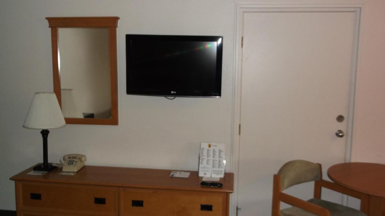 Super 8 By Wyndham Salina/Scenic Hills Area Hotel Kültér fotó